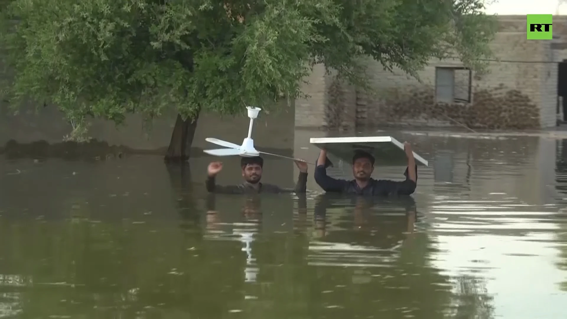 Flood survivors evacuated from Pakistani villages