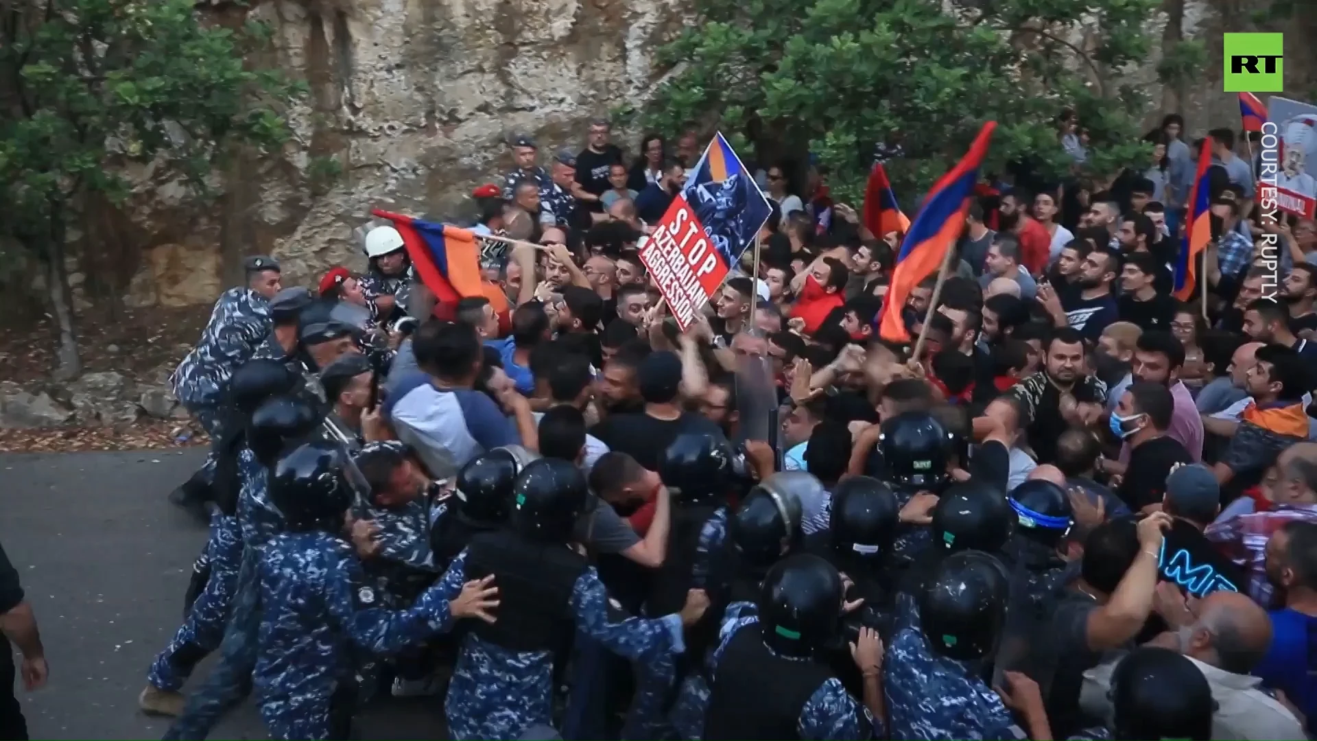 Clashes & shots fired: Armenians protest near Azerbaijani embassy in Lebanon