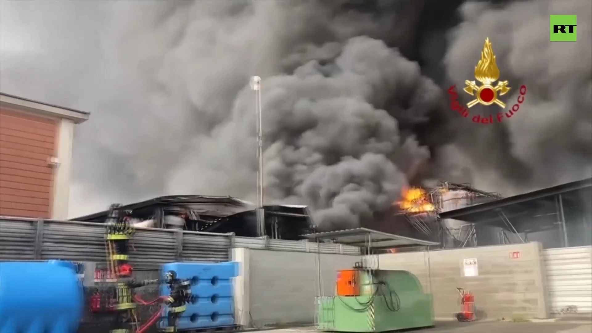 Chemical blaze spews billows of smoke near Milan