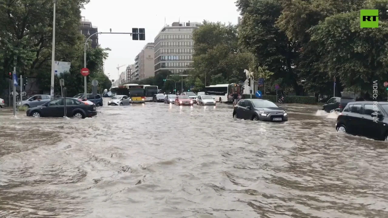 Thessaloniki streets submerged after heavy rain