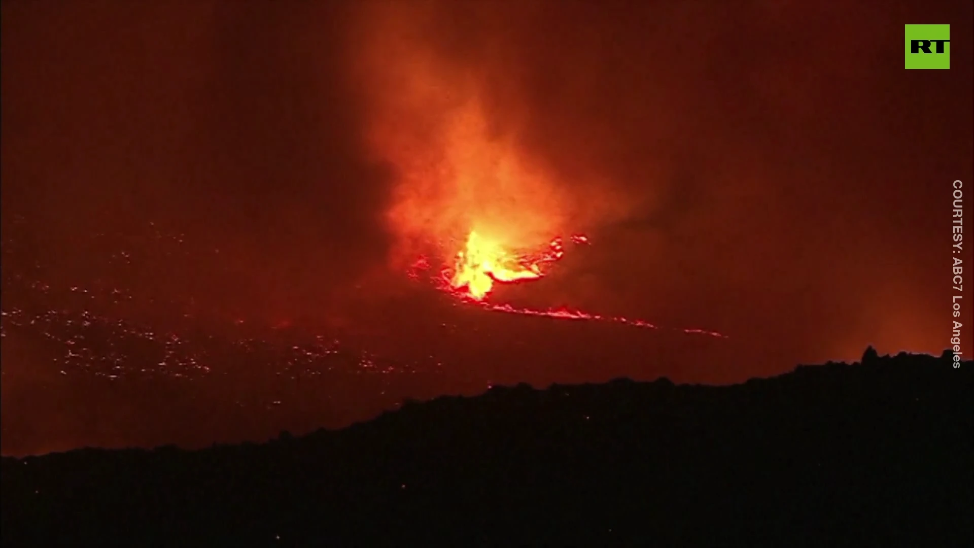 Fast-growing wildfire rages southeast of Los Angeles