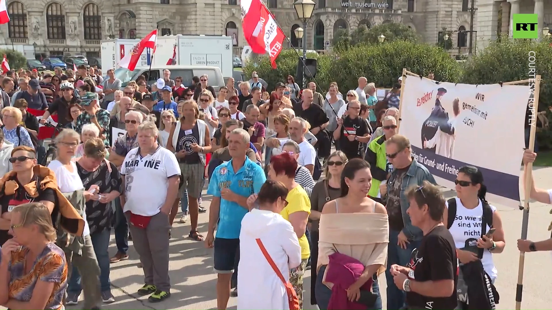 ‘Open Nord Stream!’ Protesters rally against rising energy prices in Vienna