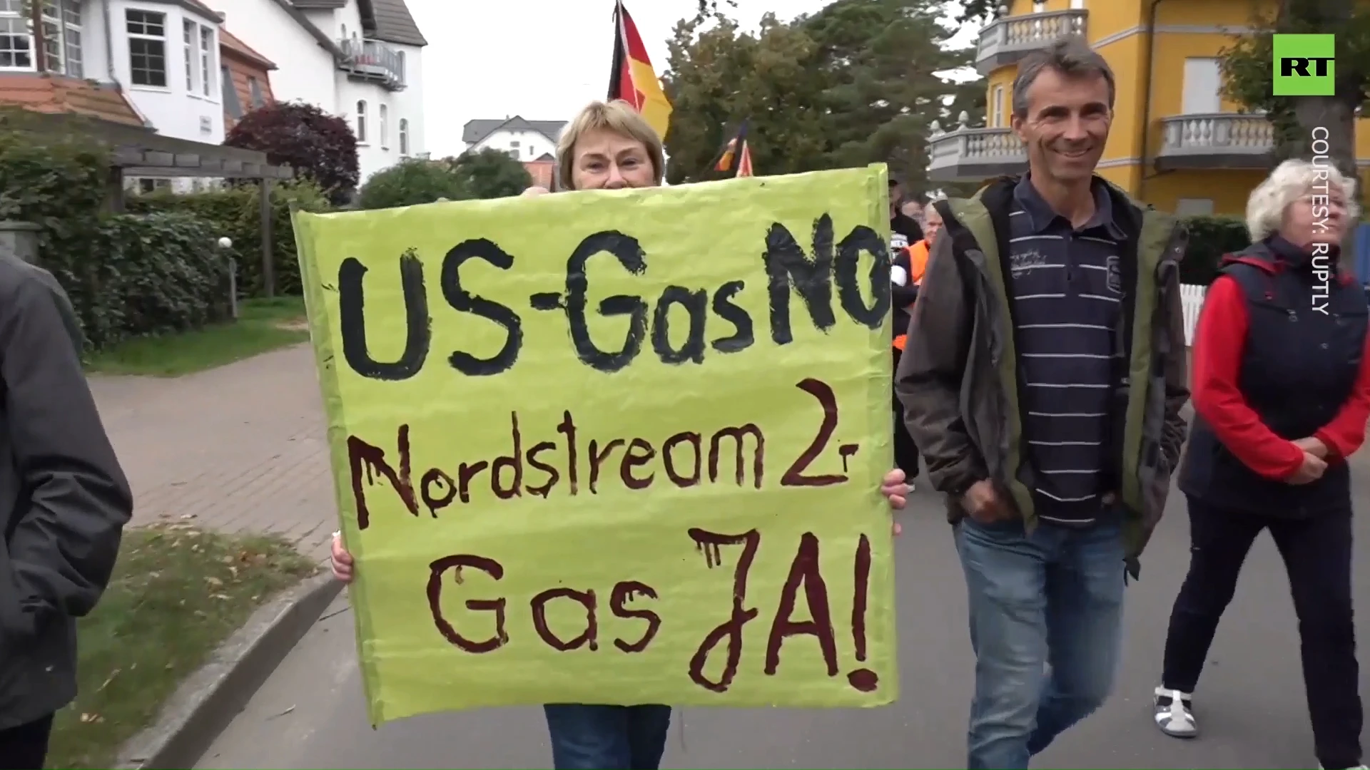 ‘Open Nord Stream 2!’ Thousads rally in Germany amid energy crisis