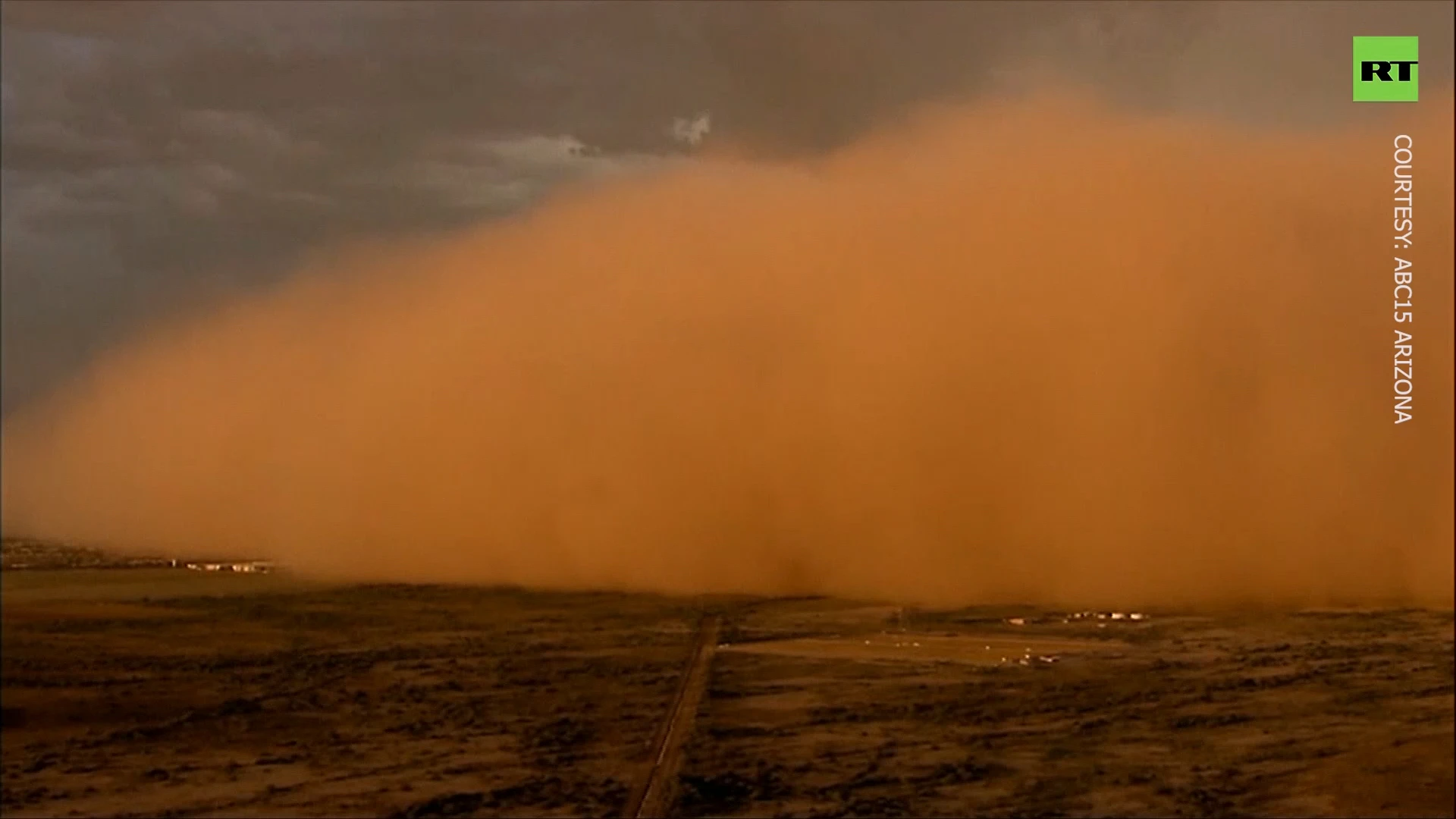 Massive dust storm creeps through city in Arizona