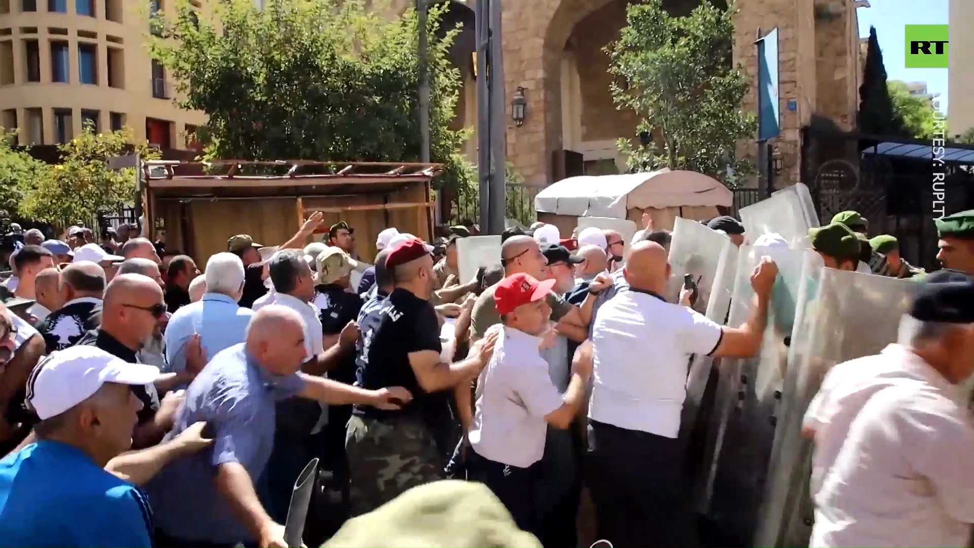 Retired soldiers attempt to storm Parliament in Lebanon