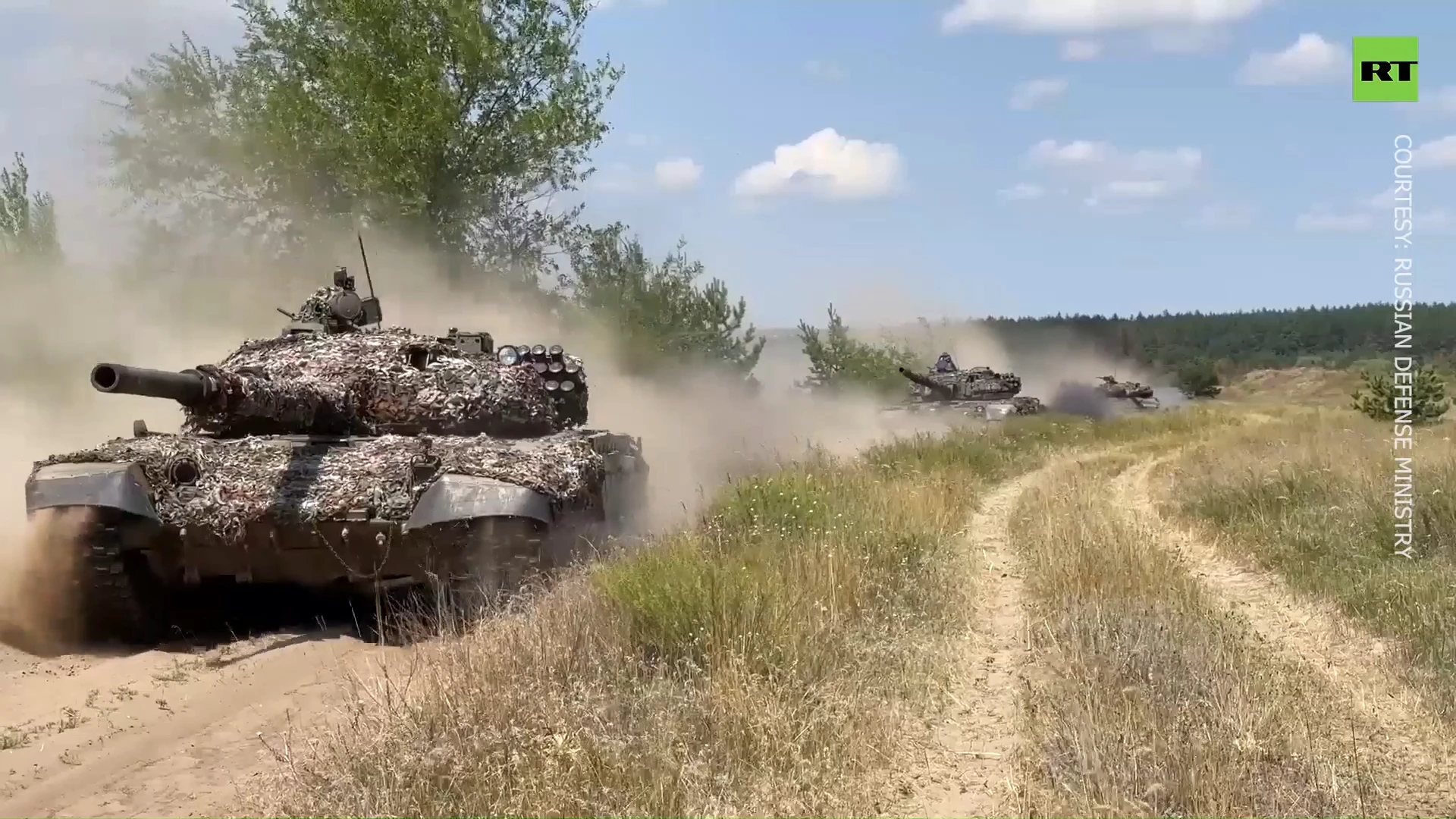 T-72 tank crews destroy Ukrainian military targets