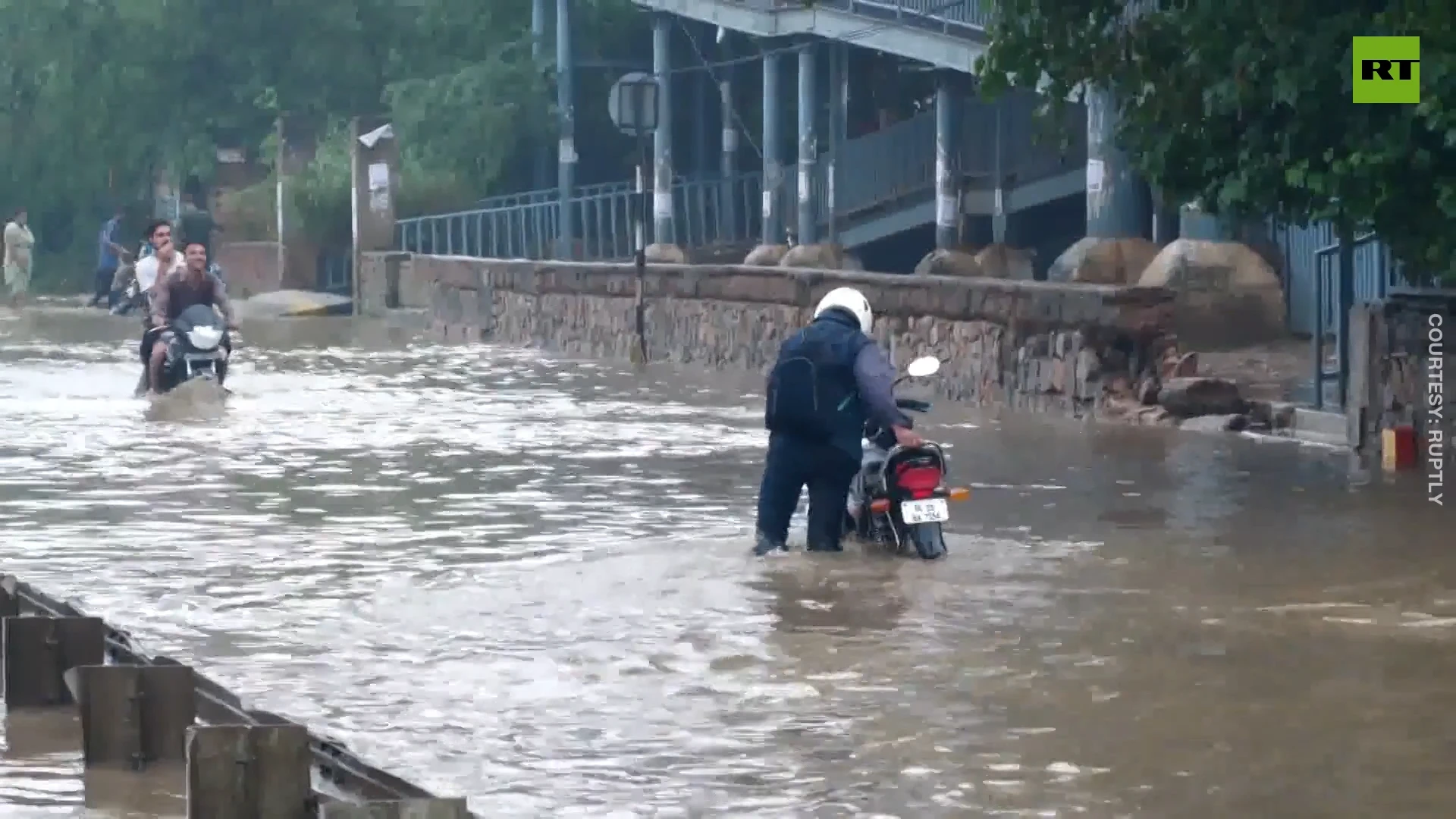 New Delhi severely flooded following heavy rains