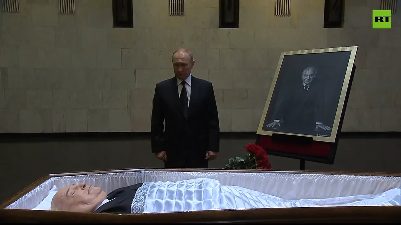 Putin comes to Gorbachev's wake