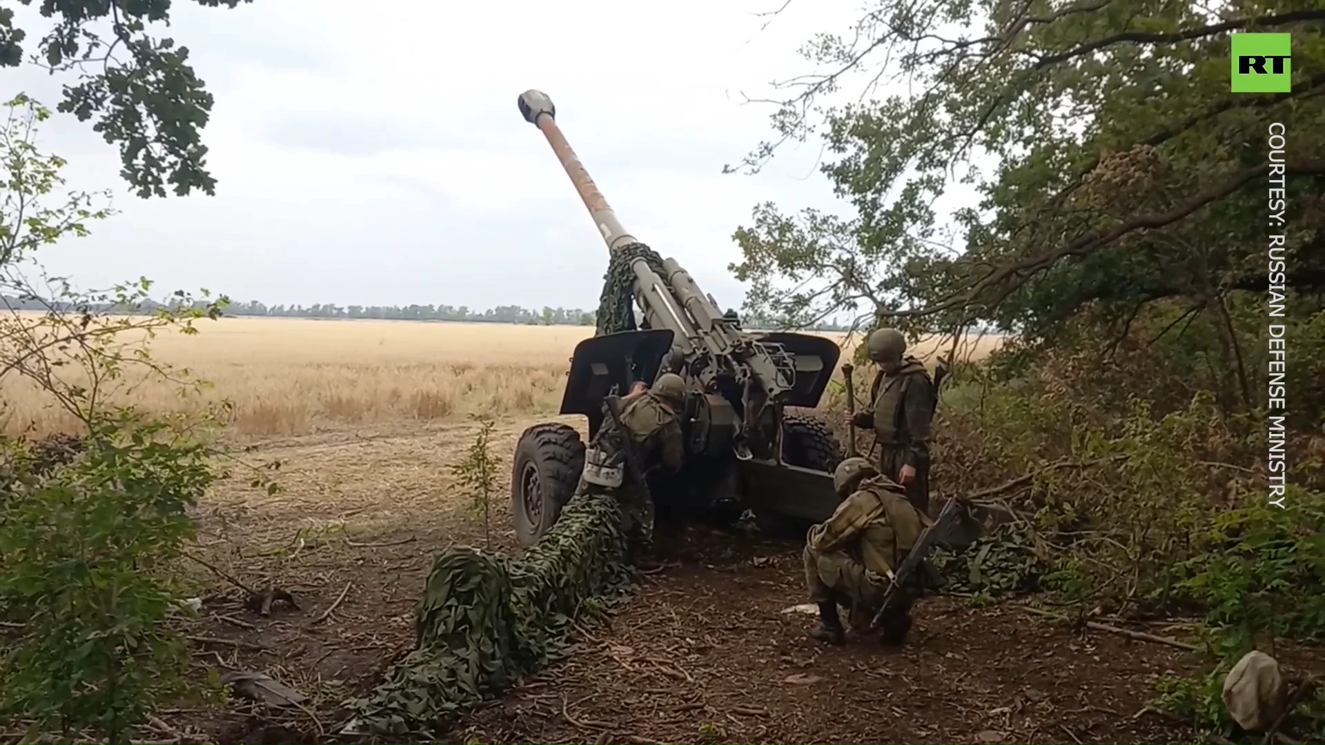 Msta-B artillery unit strikes Ukrainian military targets