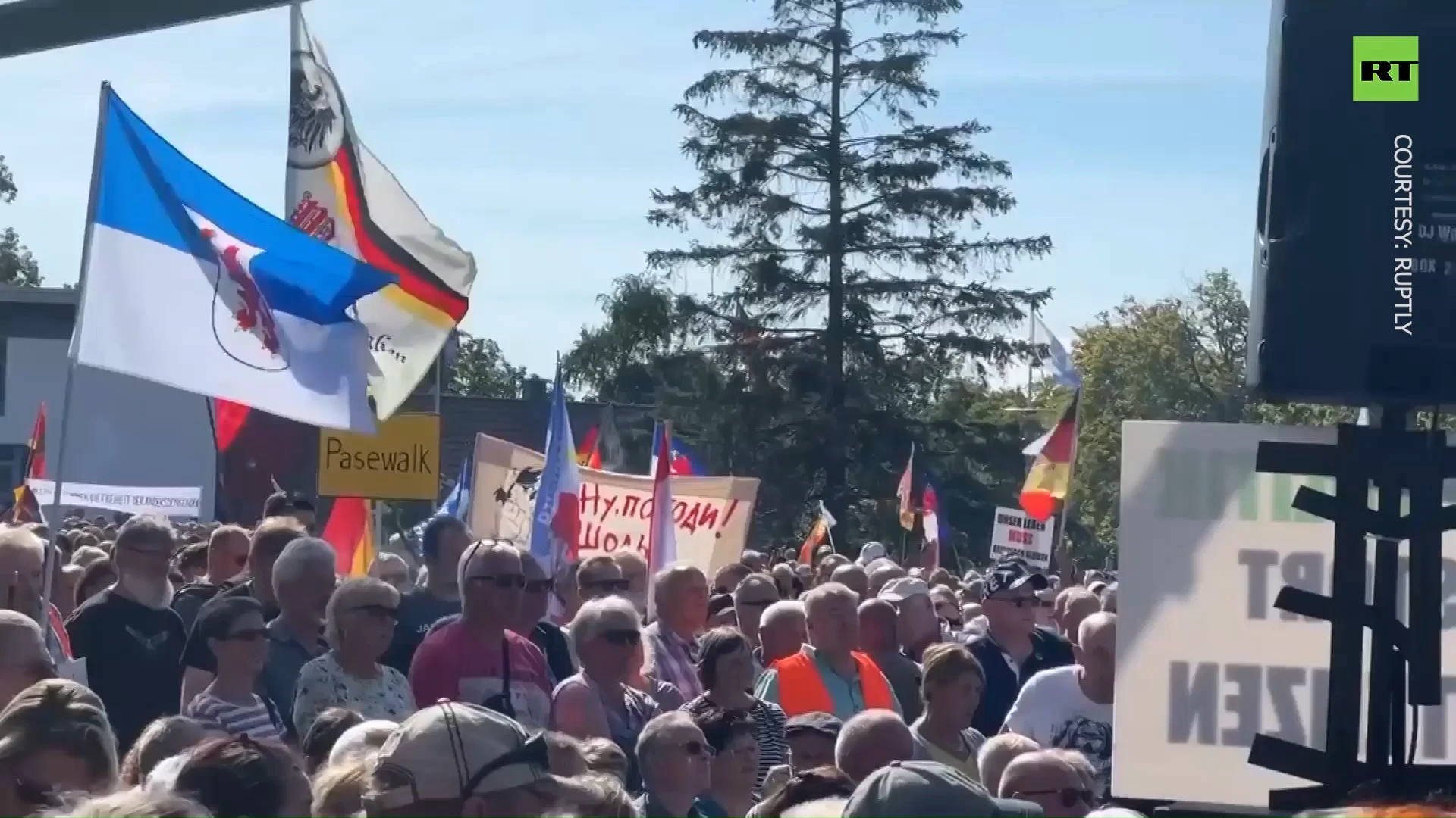 Protesters demand opening of Nord Stream-2 amid energy crisis in Germany