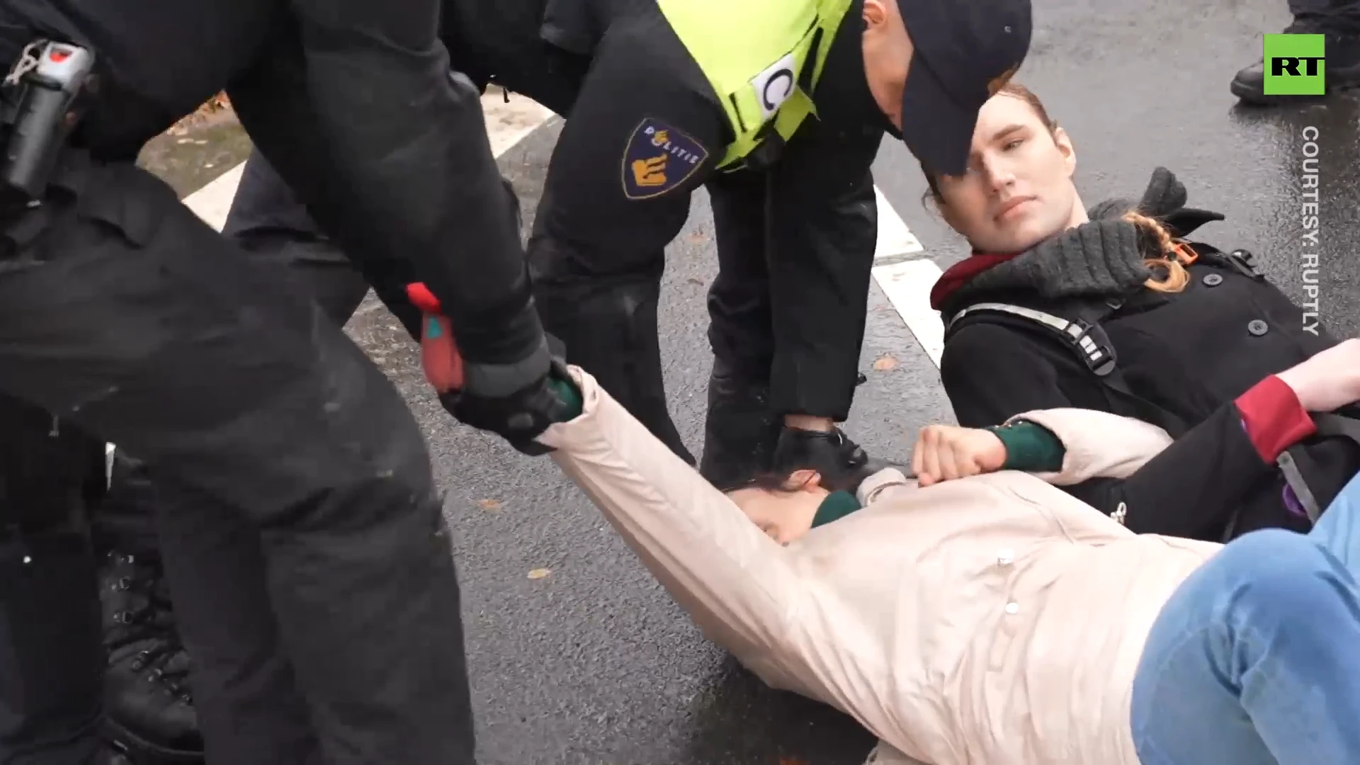 XR activists block The Hague highway