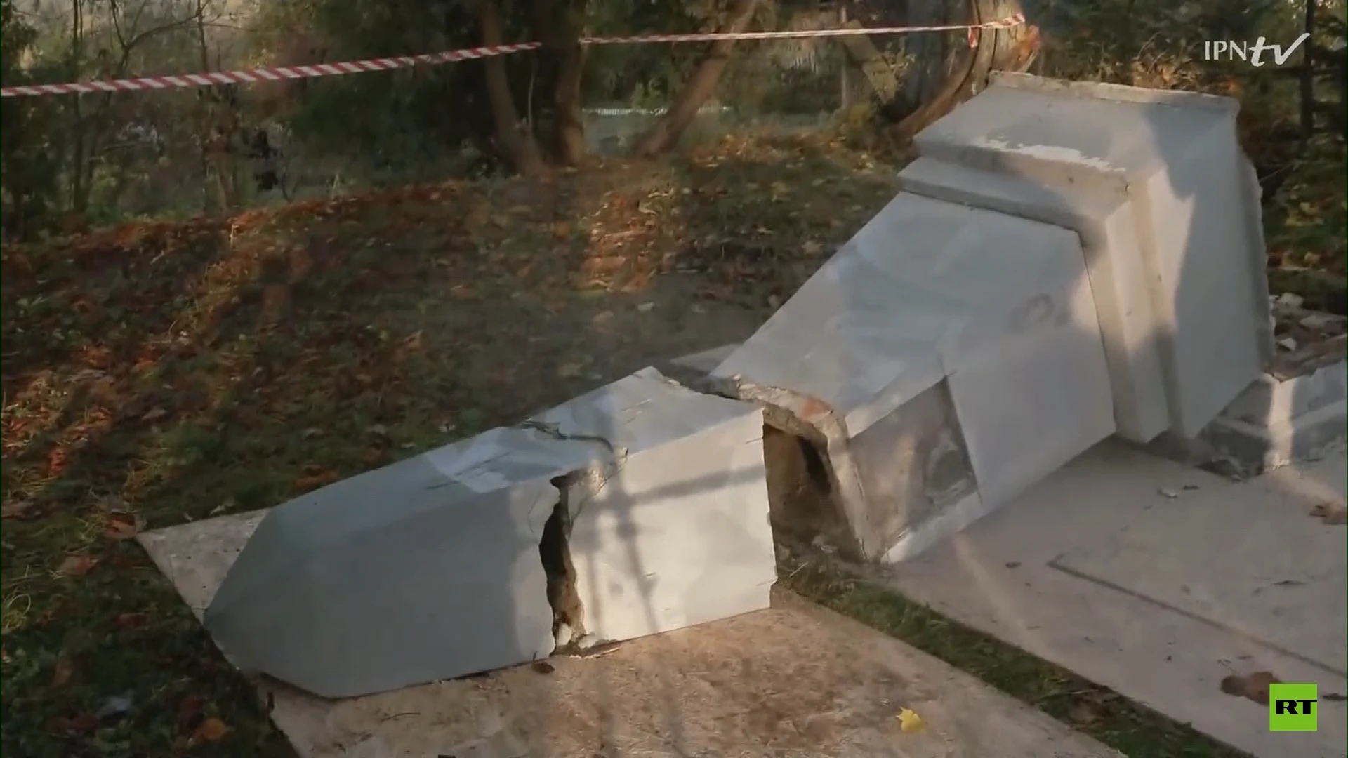 Poland destroys 4 Soviet-era monuments