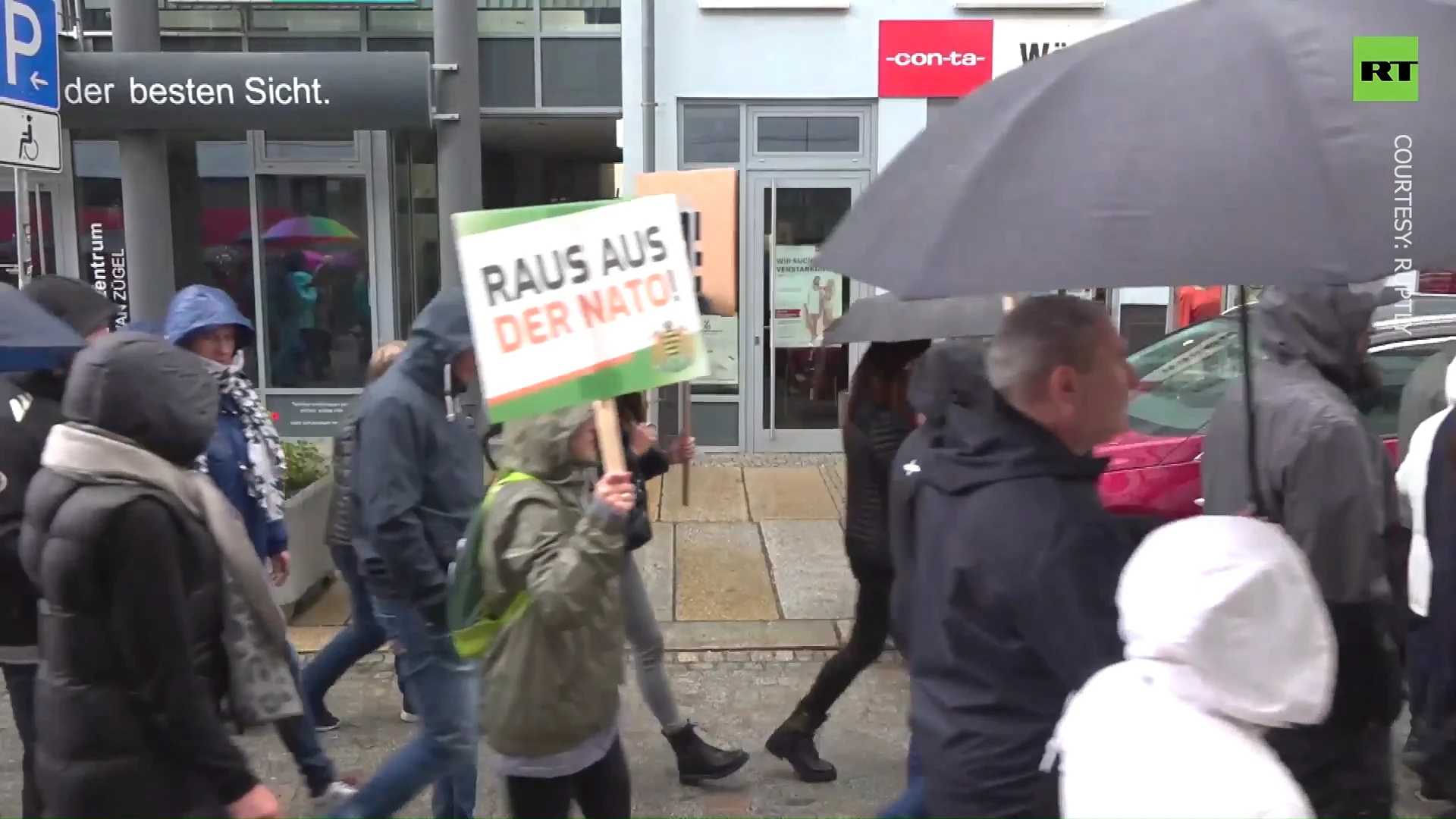 ‘Stop sanctions madness!’ Protesters rally against soaring energy costs in Germany