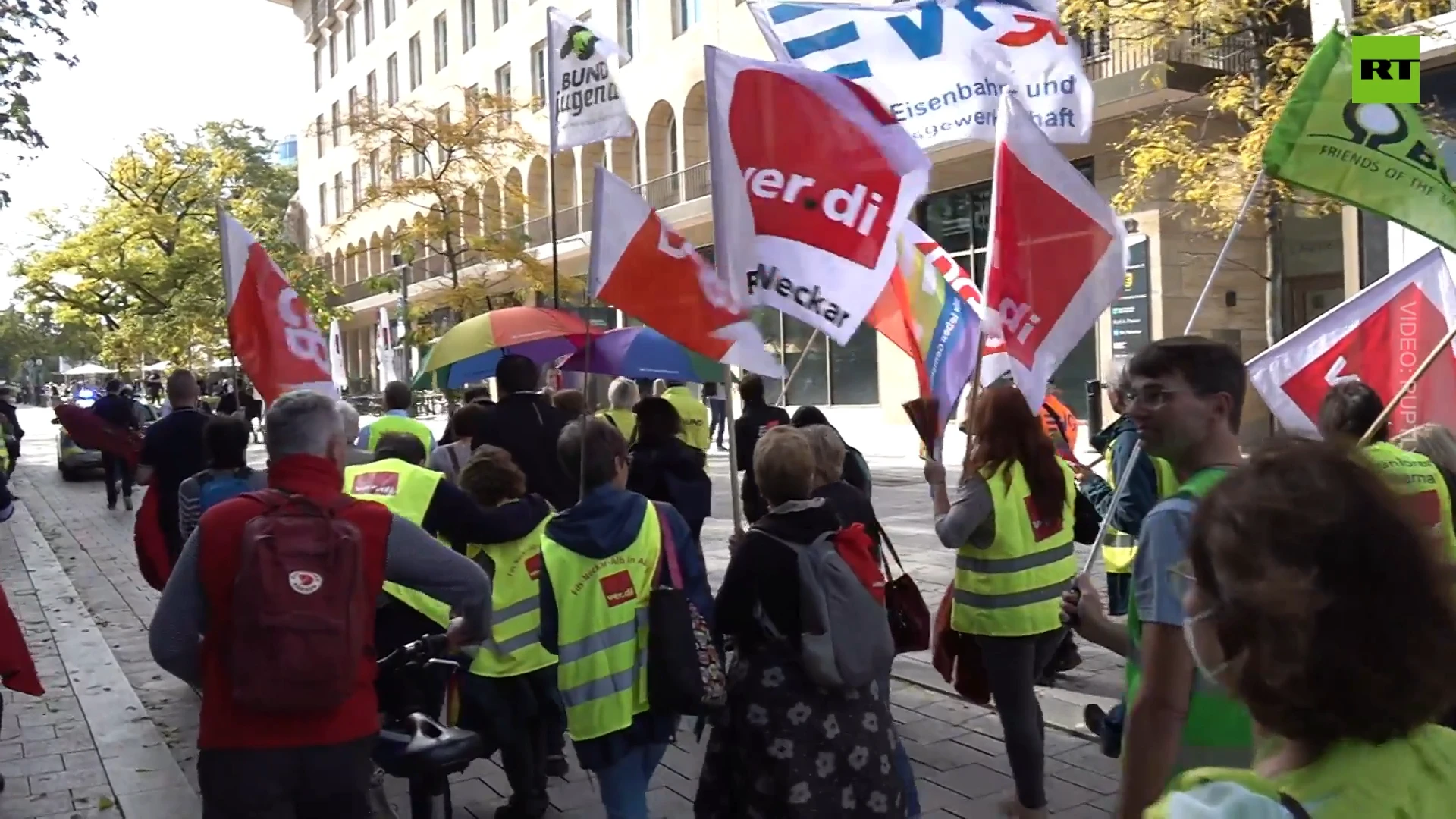 Hundreds join march in Stuttgart against inflation and soaring energy bills