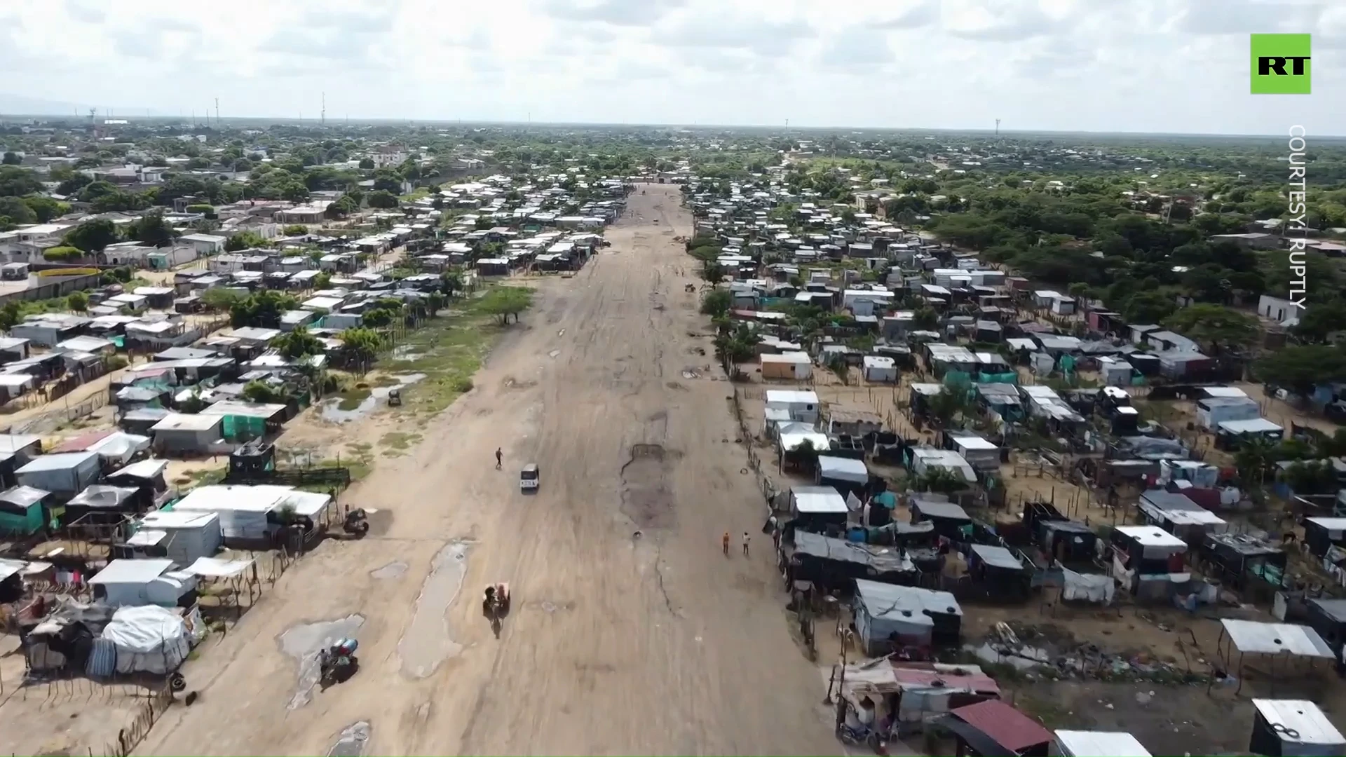 Thousands live in shacks at former airport runway in Colombia