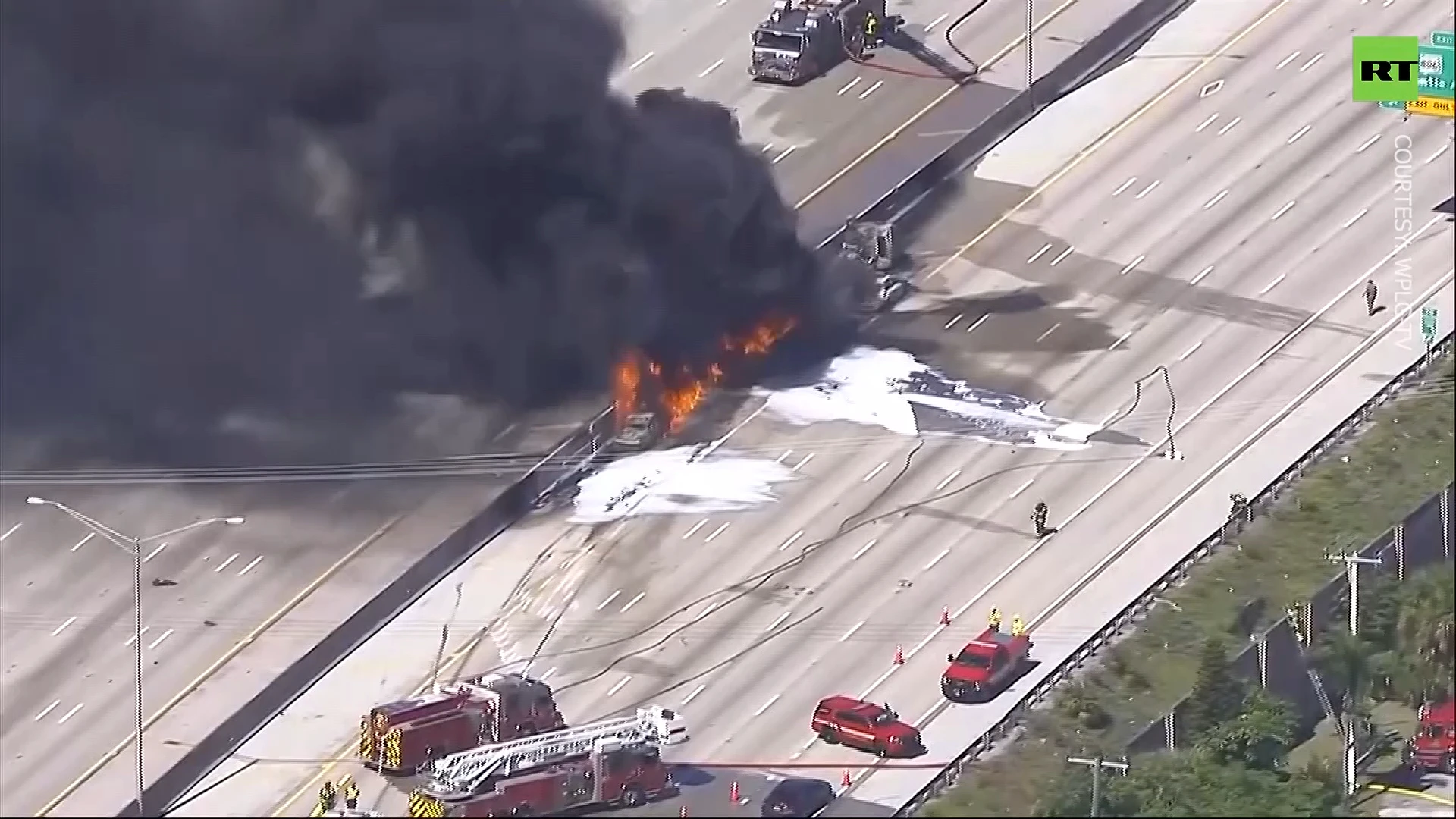 Fuel tanker burns after overturning on Florida highway