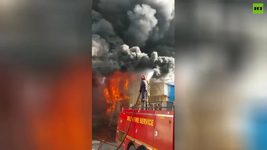 Huge fire breaks out at banquet hall in New Delhi