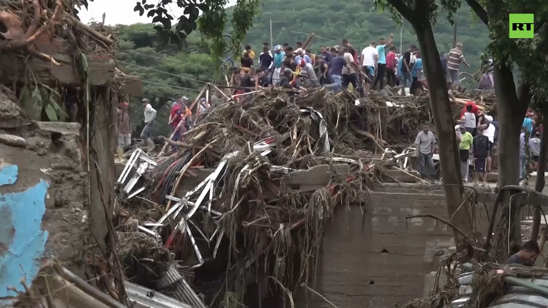 Deadly landslide tears through Venezuela town