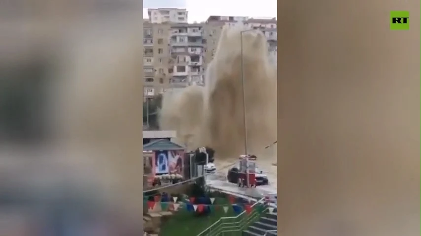 Pipe burst triggers huge water fountain on Baku street