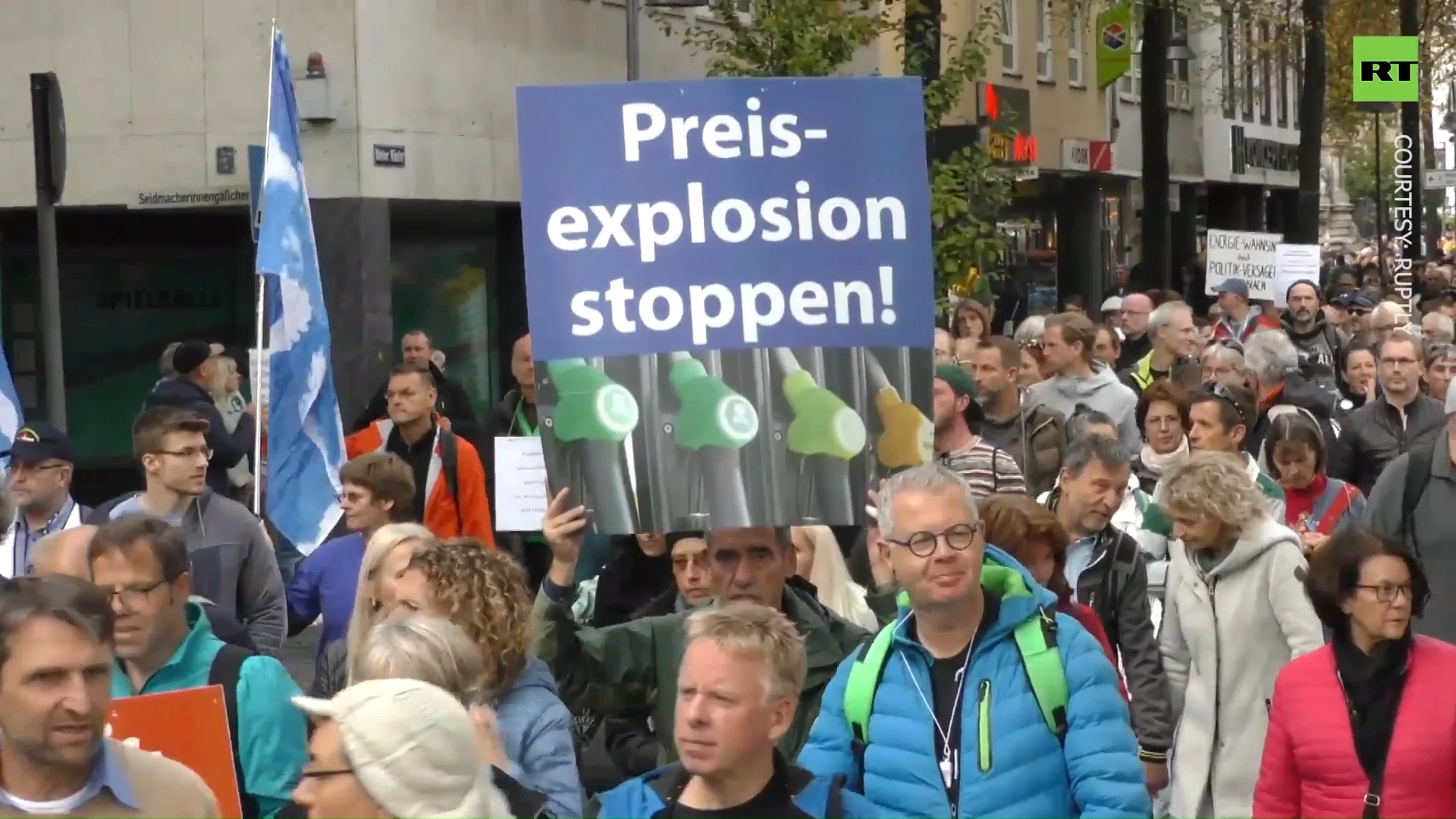 ‘Stop price explosion!’ Thousands protest in Cologne amid energy crisis