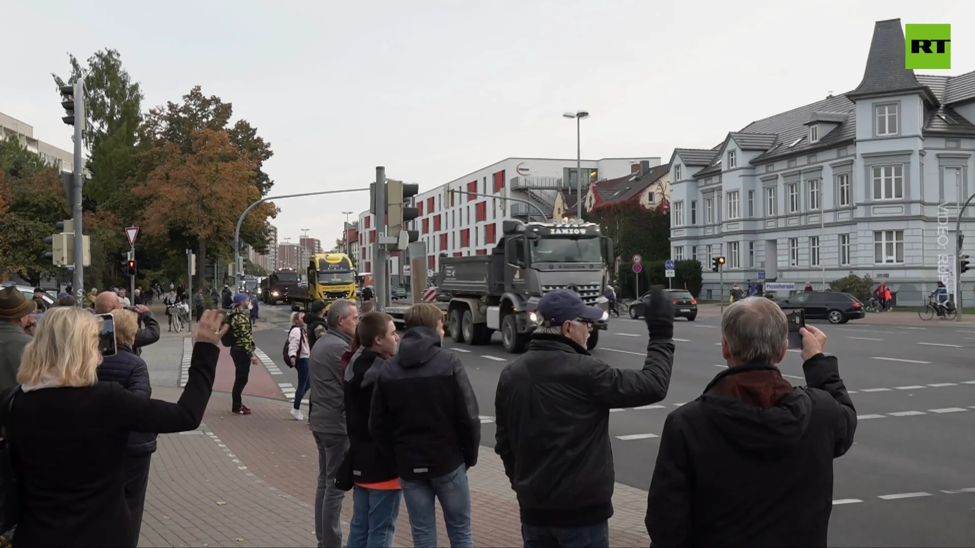 Vehicles roll through Neubrandenburg in protest over sanctions and energy policies