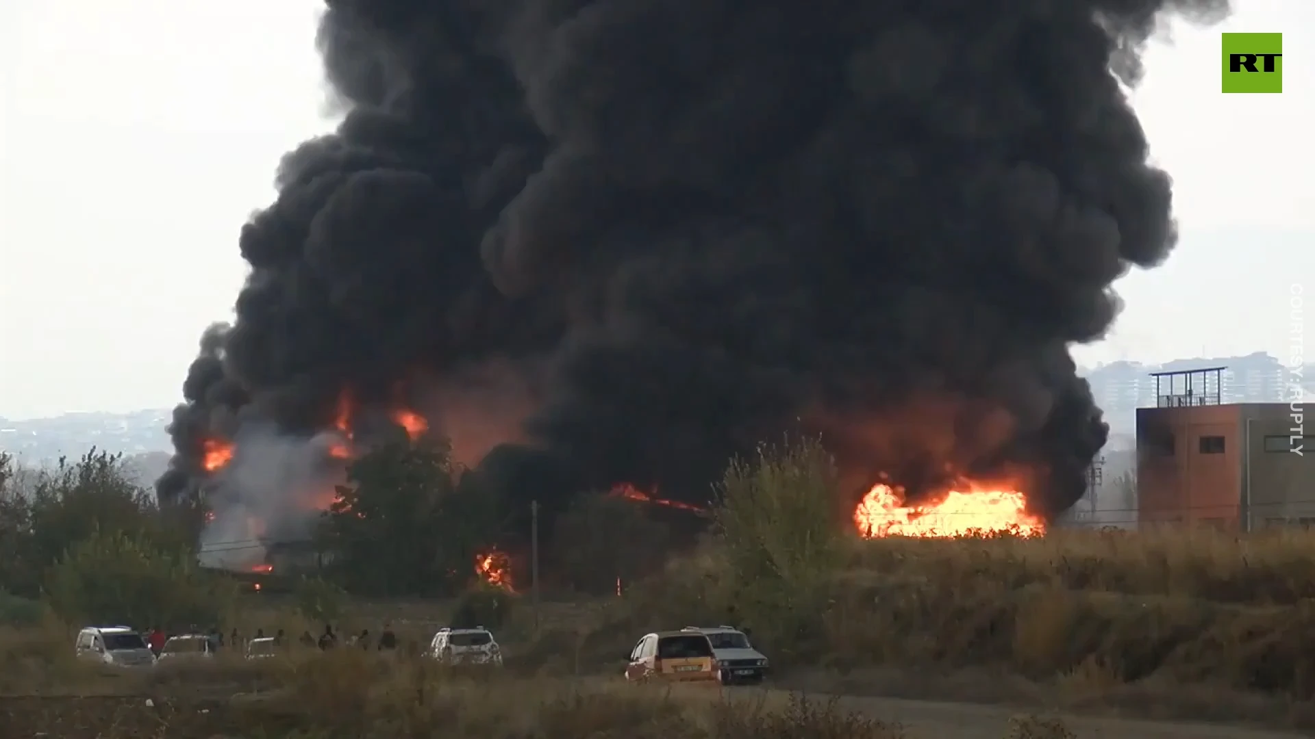 Massive blaze breaks out at chemical factory in Türkiye