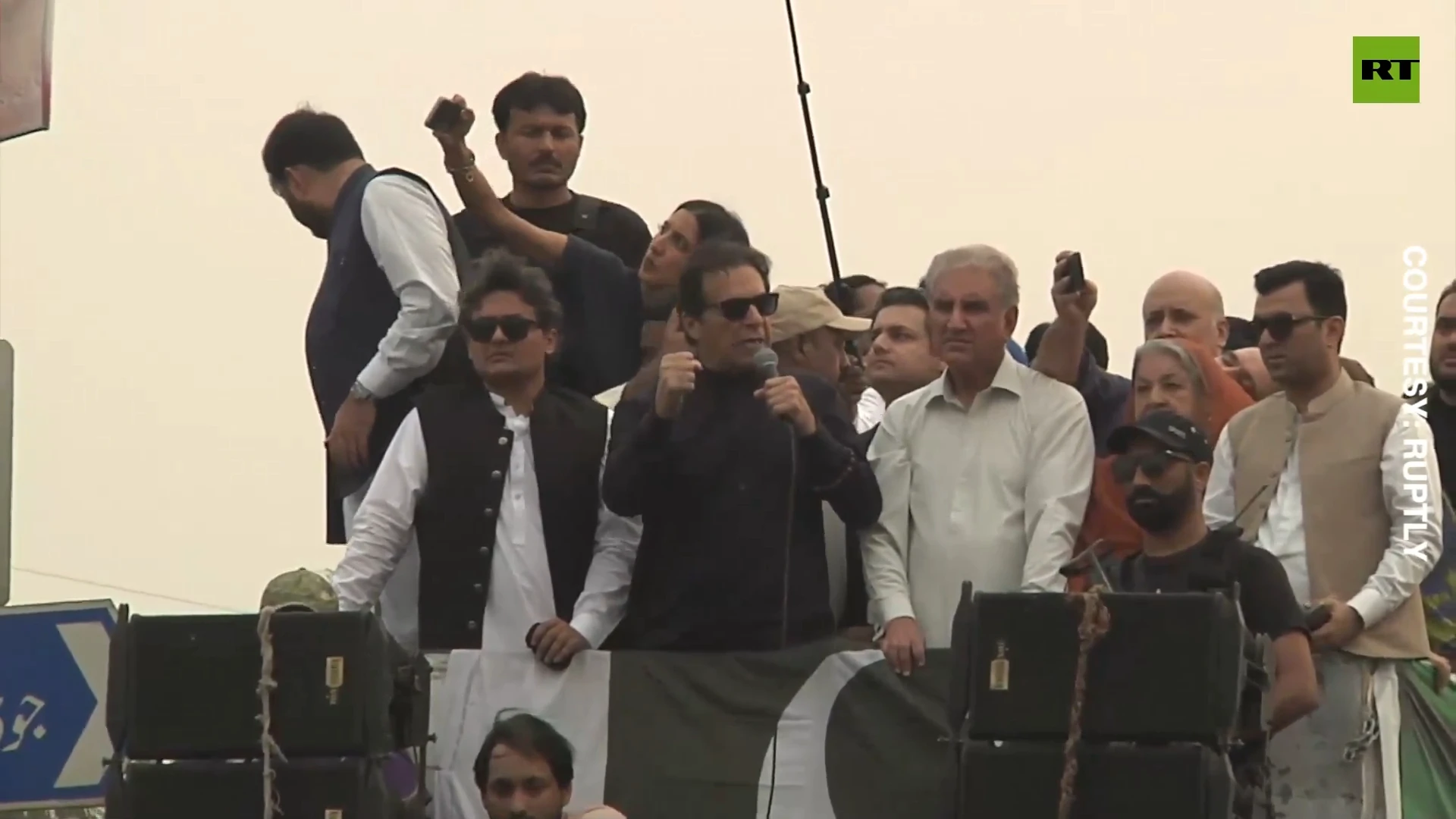 Imran Khan leads tens of thousands of supporters on 5th day of 'Freedom march'