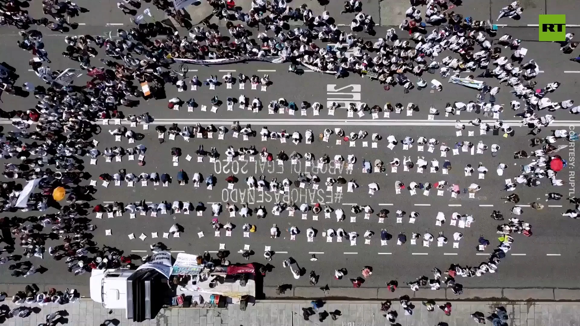 Thousands of health workers demand salary rises, job security in Argentina