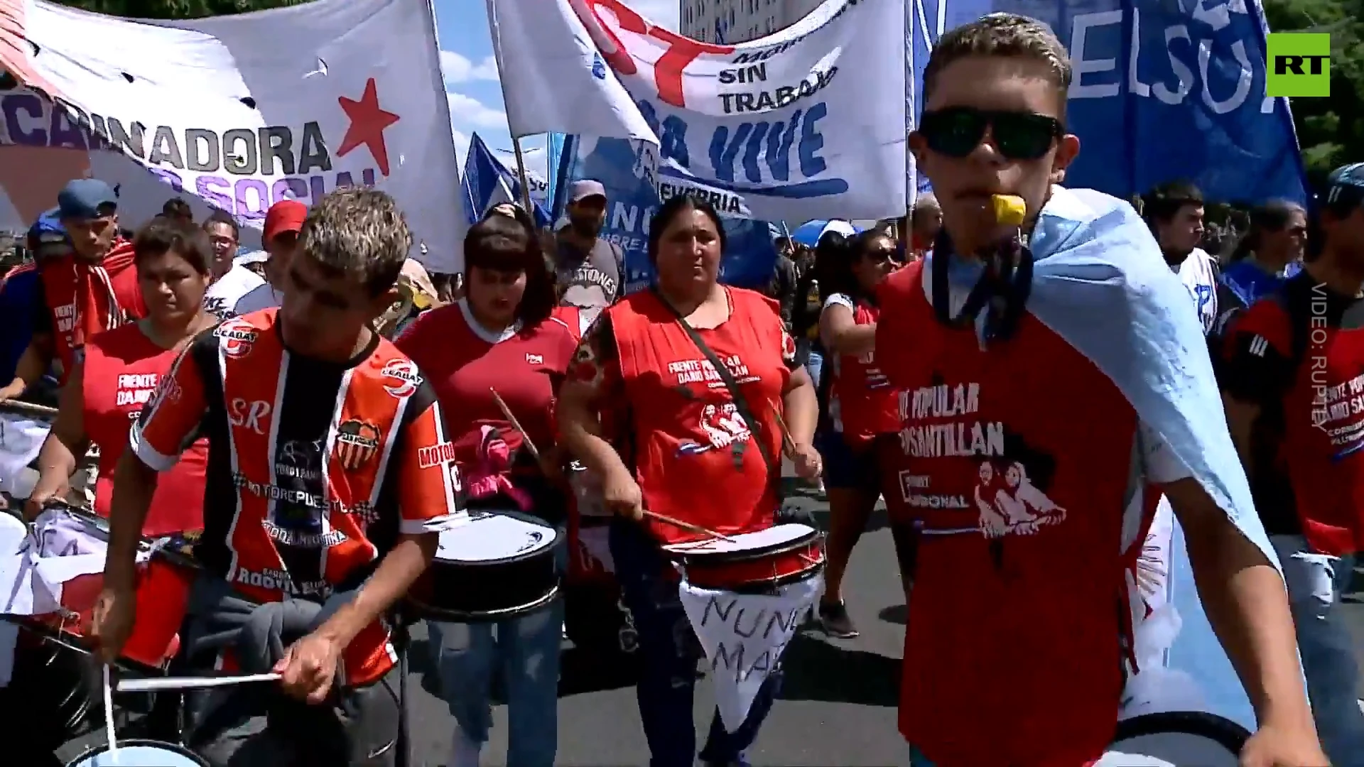 Argentinians rally in their thousands for social spending and salary increases