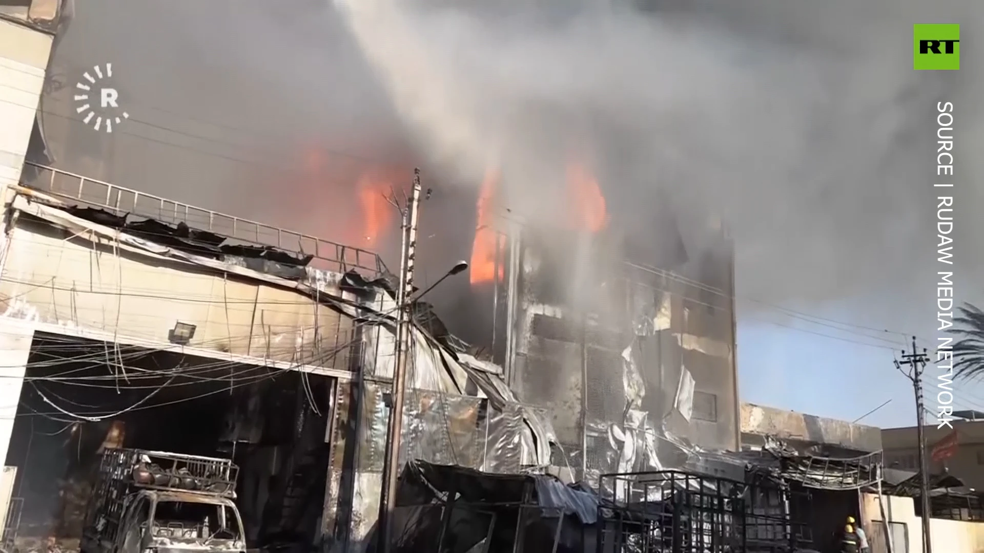 Fire engulfs commercial building in Baghdad