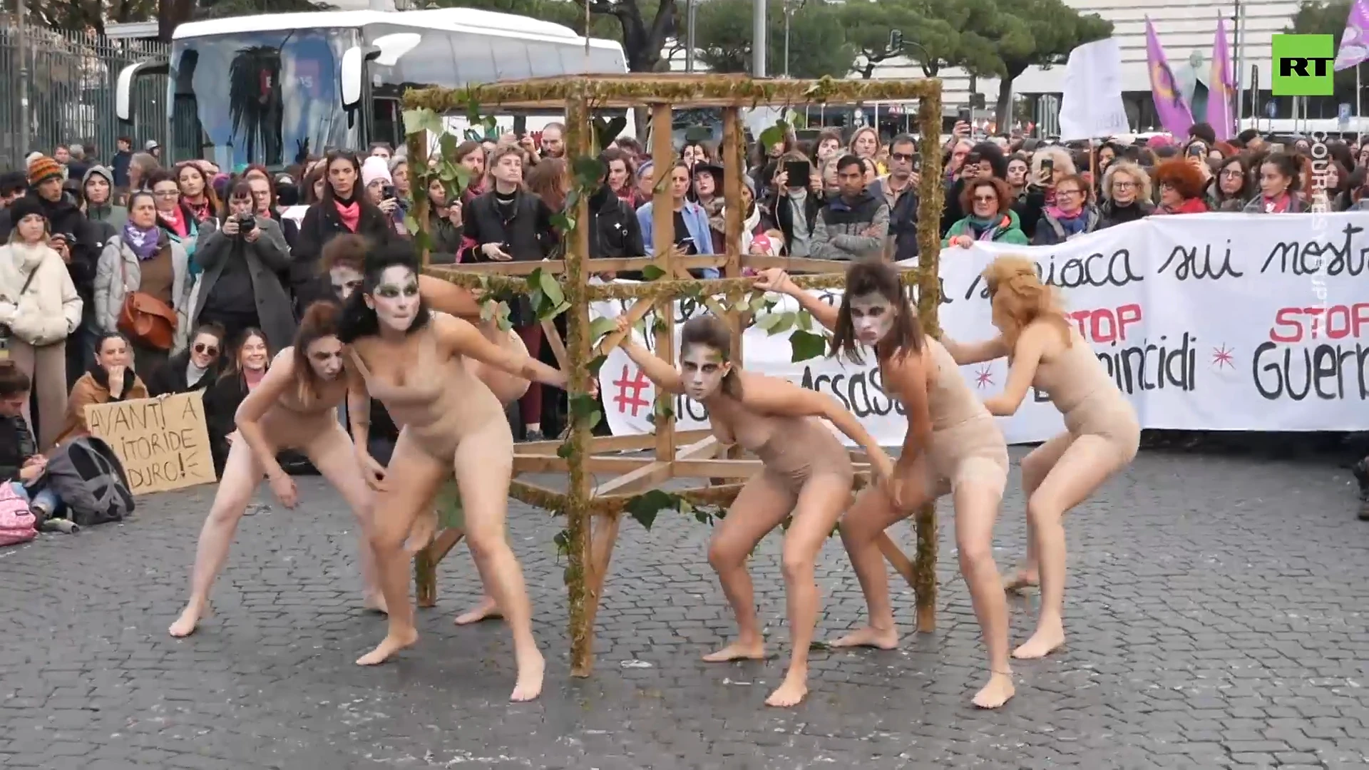 Massive feminist march against gender violence in Rome