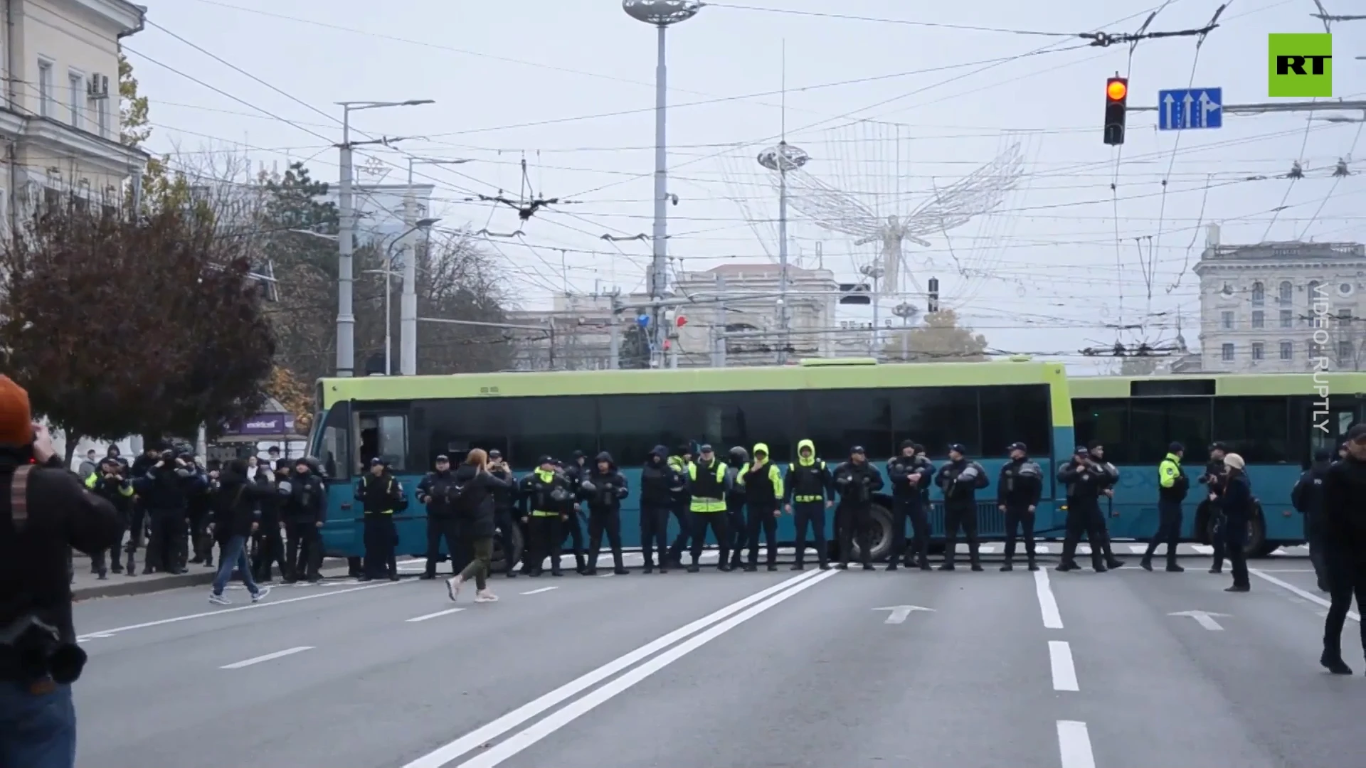 Dozens detained during new round of anti-government protests in Chisinau, Moldova