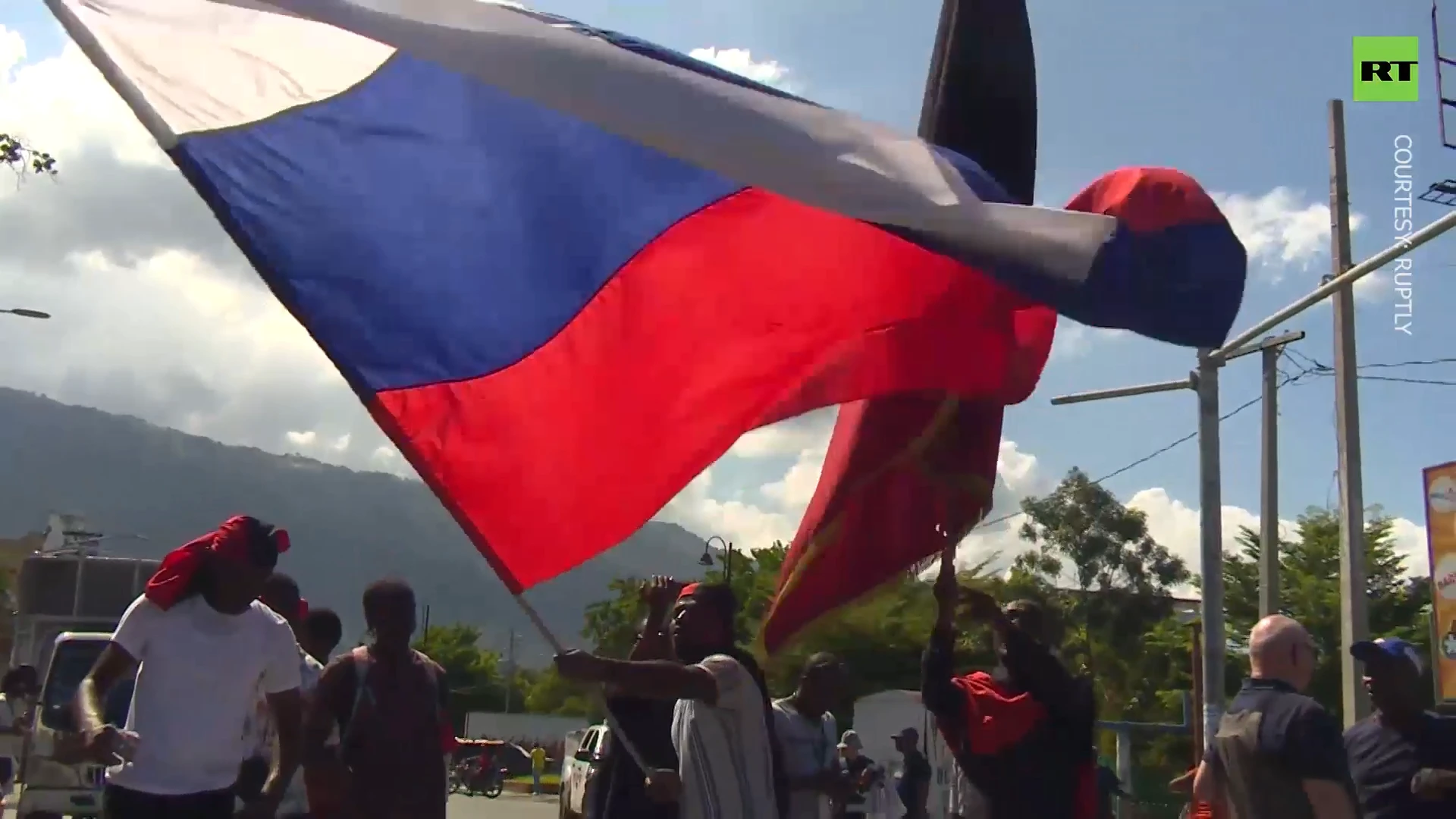 Haitians wave Russian flags at anti-govt rally