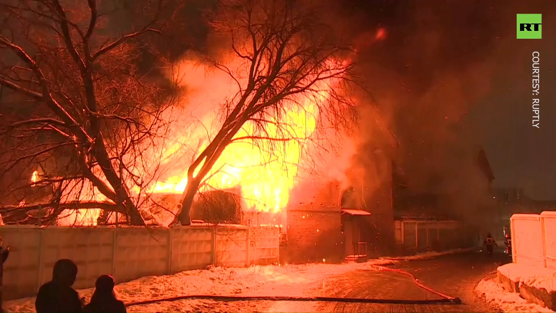 Fire breaks out at Moscow's warehouse