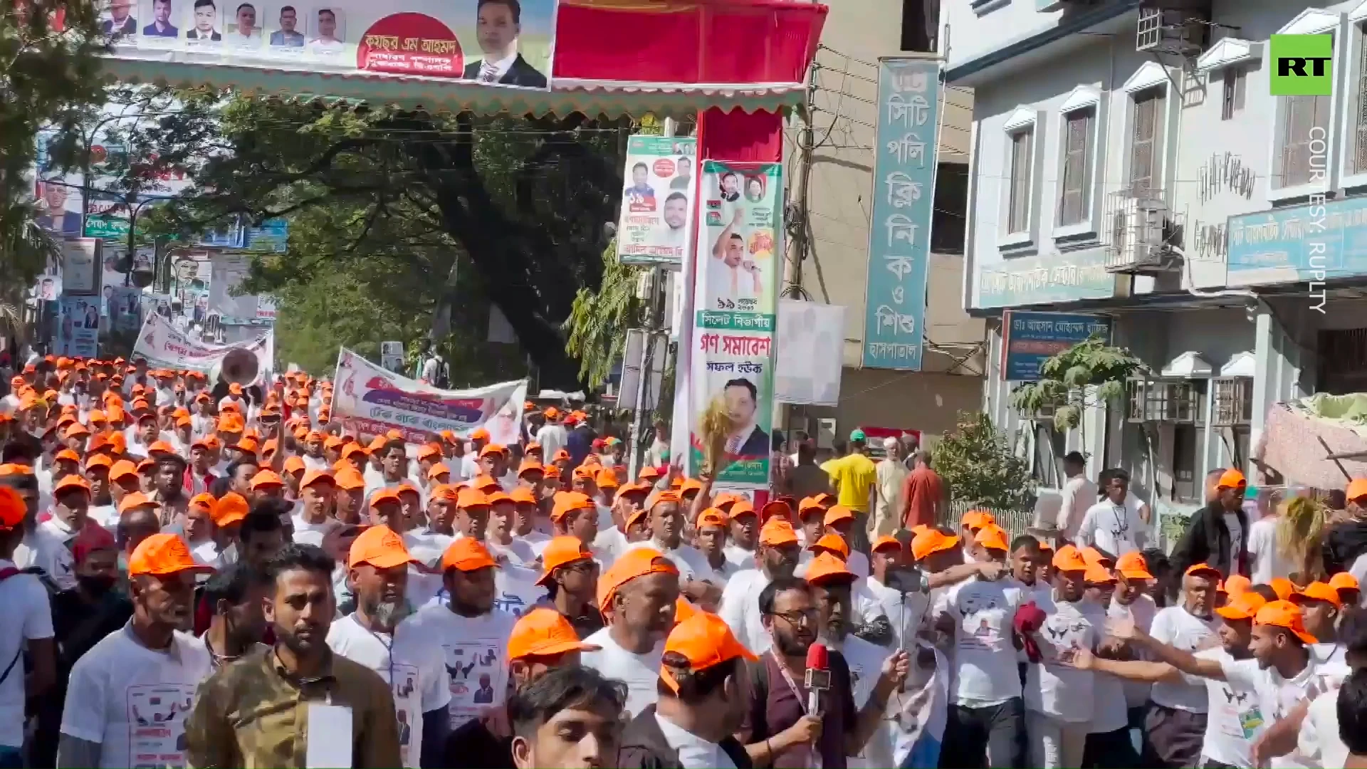 Thousands march in Bangladesh