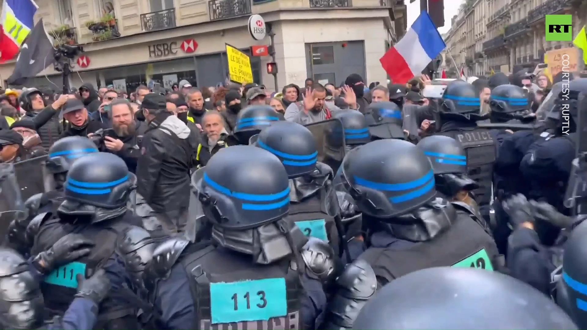 Yellow Vests clash with police on 4th anniversary of movement