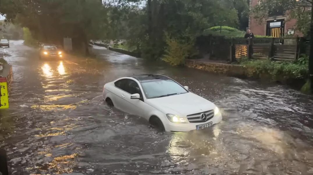 Fat Ginger PUSSY Pratt In A Merc Causes £1000s In Damage with a costly Hydrolock