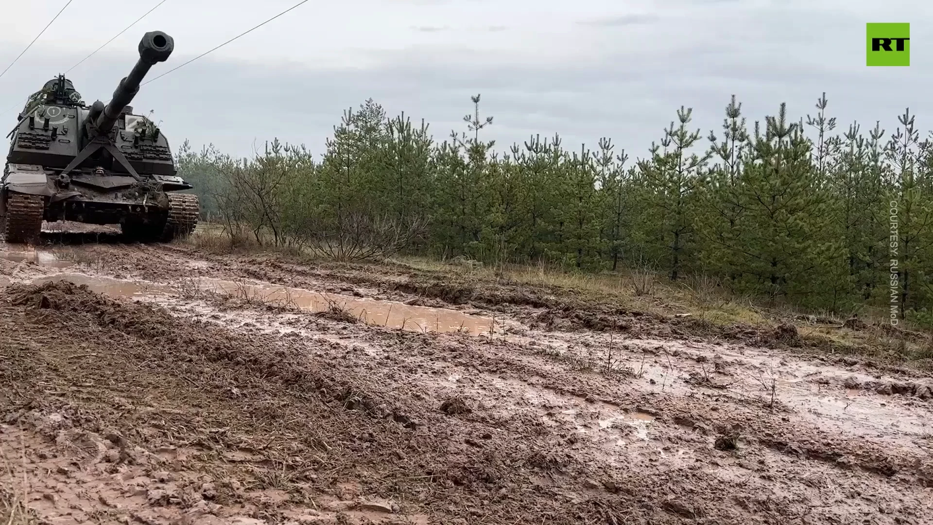 Msta-S self-propelled howitzer on firing duty