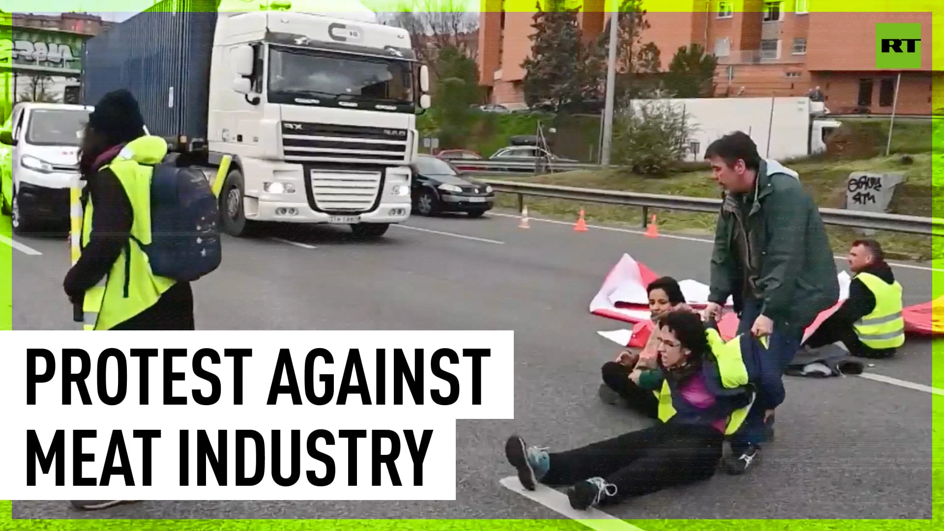 Drivers brawl with activists blocking road in Madrid