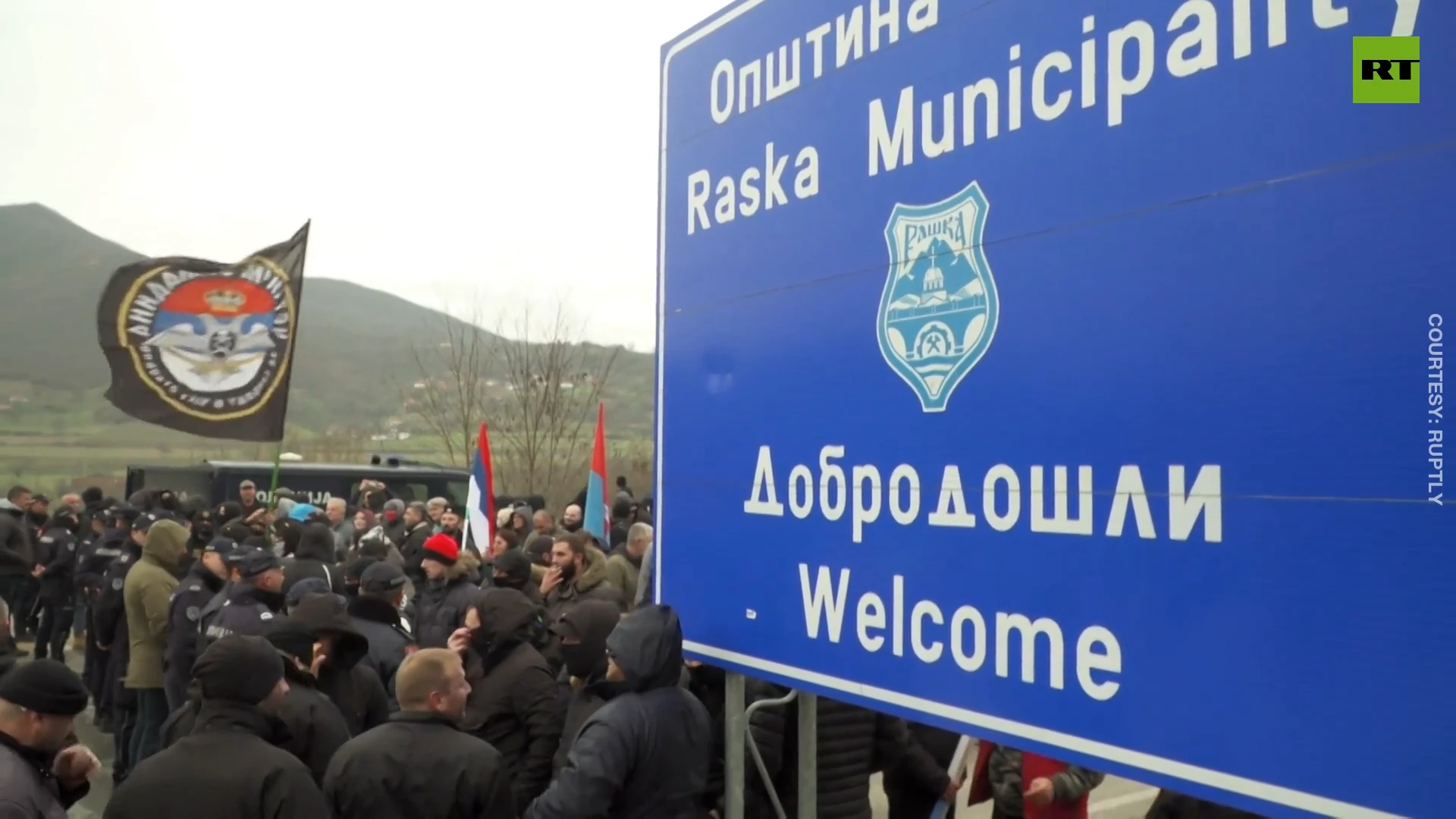 'Beginning of the third Serbian uprising' | Hundreds gather in Jarinje to support Kosovo Serbs