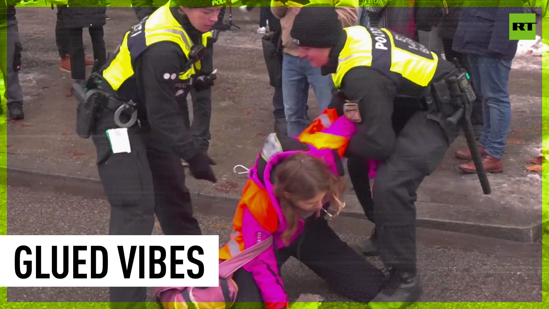 Climate protesters glue themselves to road in Munich