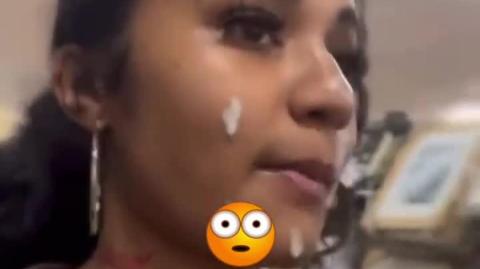 Mulher com Leite Humano no Rosto #2 - Parece que esta virando TREND isso