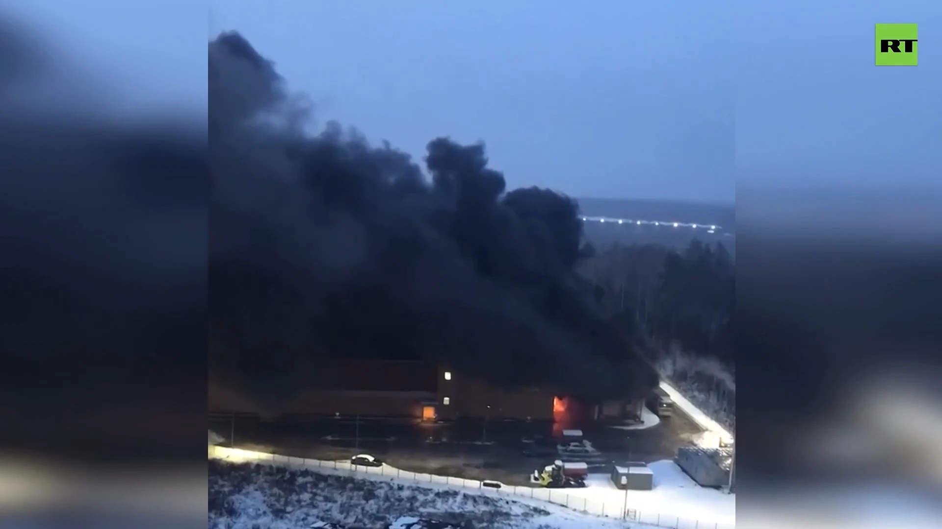 Massive fire at shopping center near Moscow