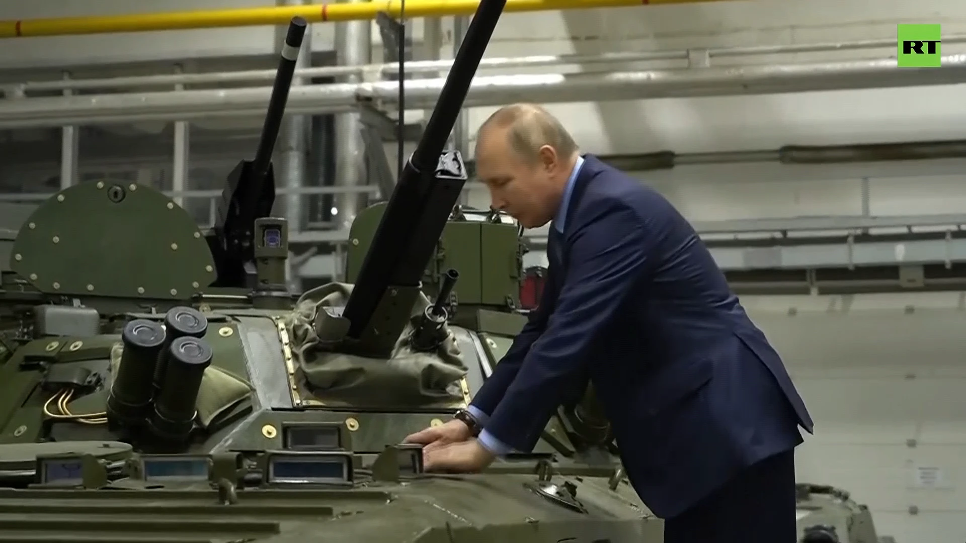 Putin inspects military hardware at weapons factory