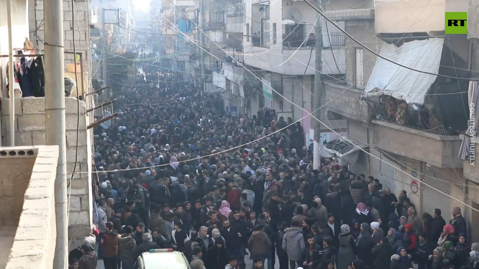 Thousands mourn victims of house collapse in Syrian city of Aleppo