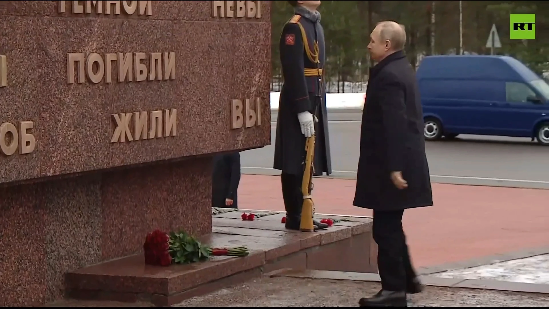 Putin lays flowers at Landmark Stone in Leningrad Region