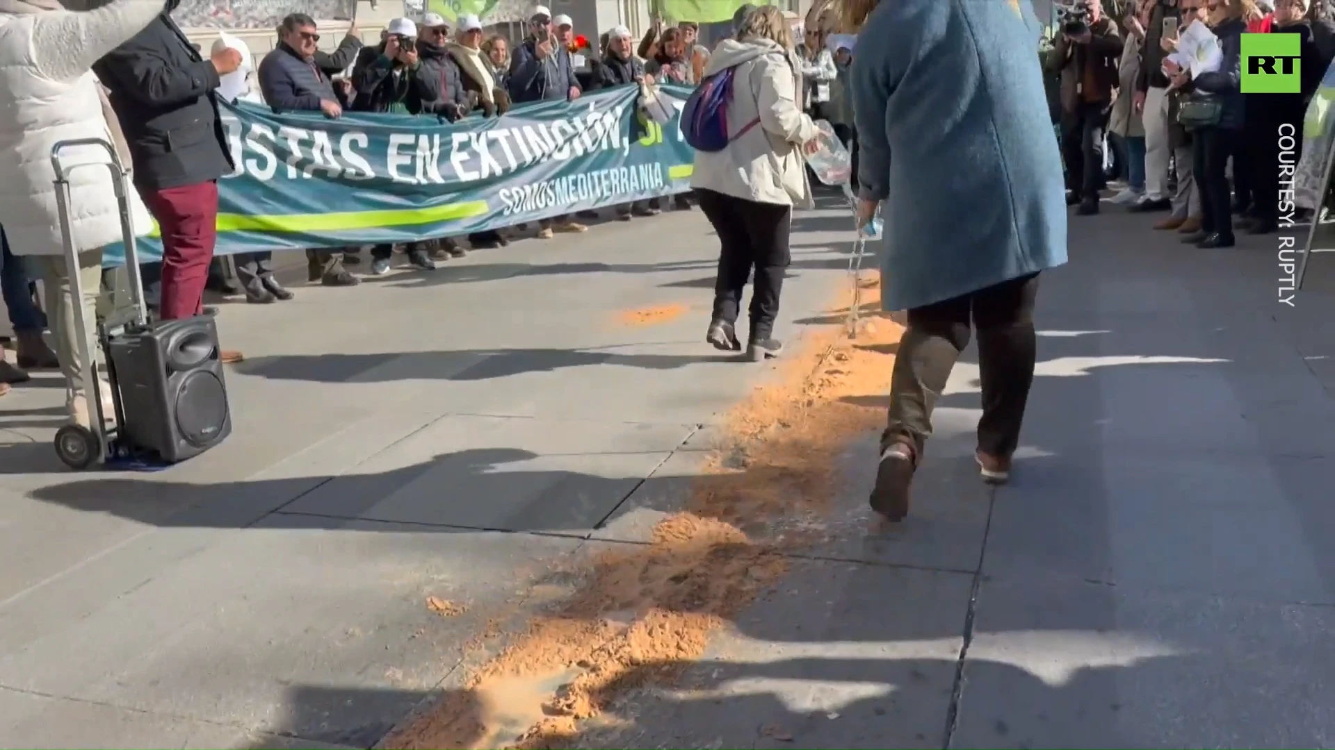 Protesters demand govt action on shoreline regression in Spain