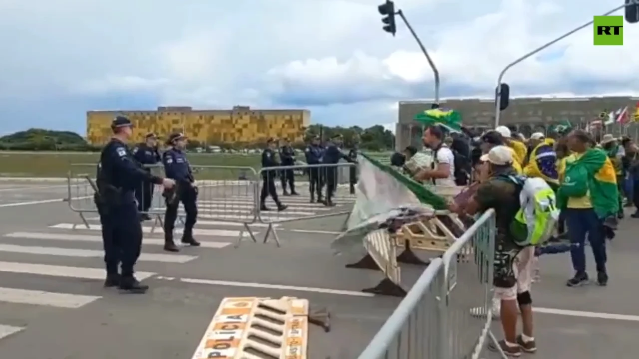 Brazilians breach the National Congress building protesting against President Lula