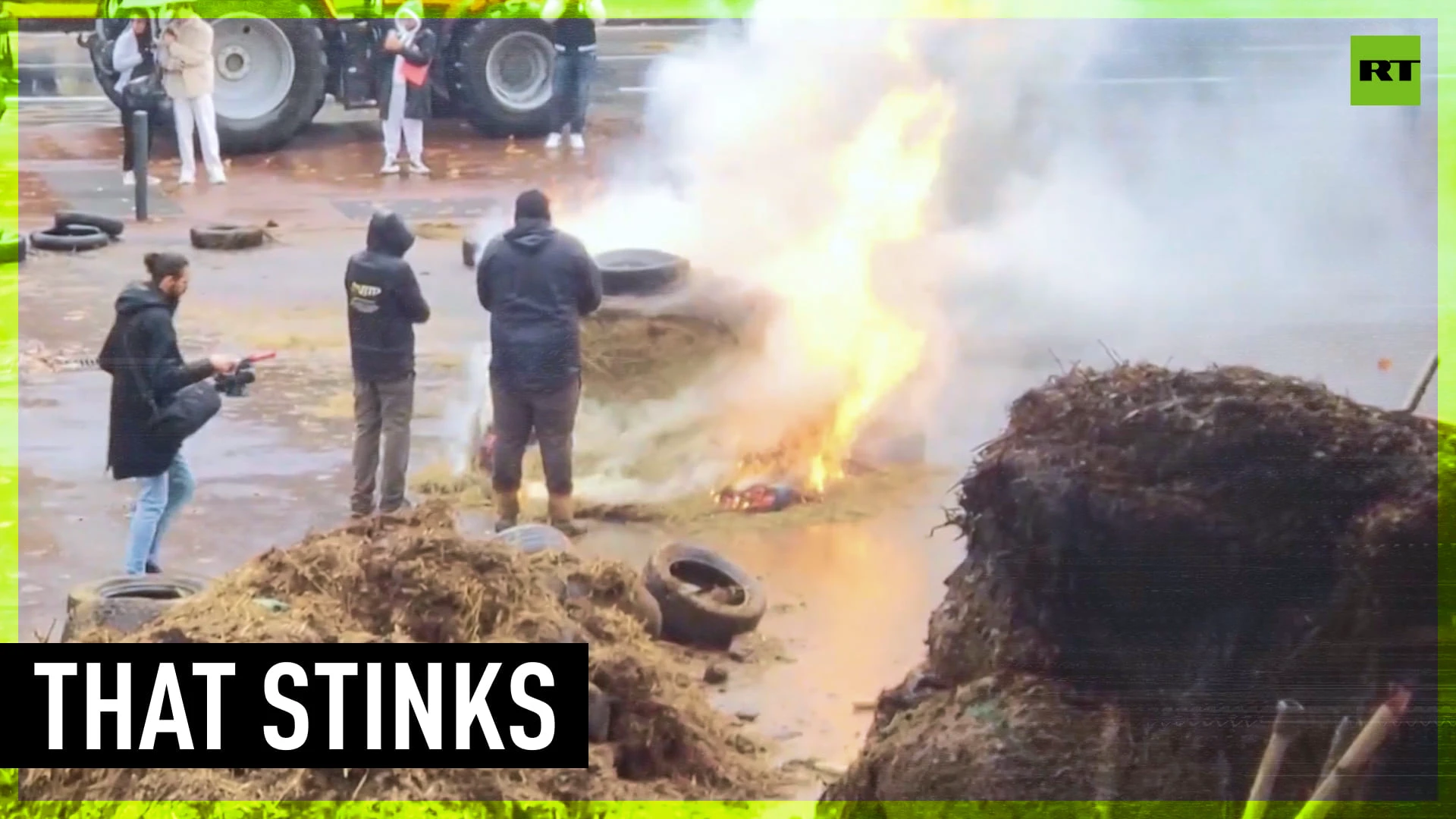 Streets of Toulouse covered in manure as farmers protest EU environmental restrictions