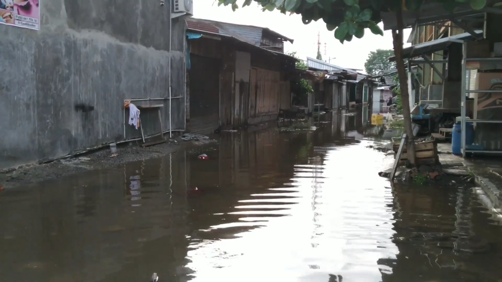 Indonesian city hit by heavy rains and floods on New Year’s Eve